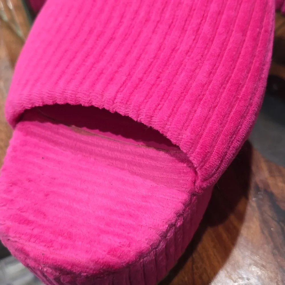 Pink Wedges with Ribbed Texture 10 - Picture 3 of 7